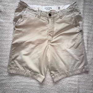 Abercrombie and Fitch men’s cargo shorts size 36 In khaki